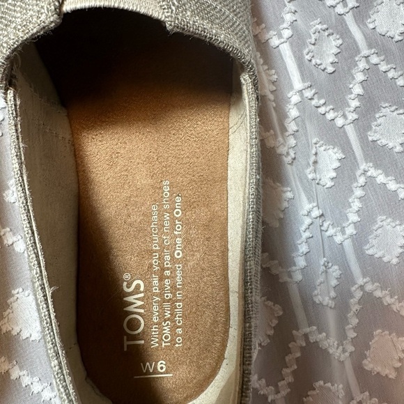 Tom’s  Beige Open Toe Flat Shoes, Women’s Size 6W - Picture 7 of 9